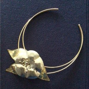 Elegant hammered gold and silver chocker